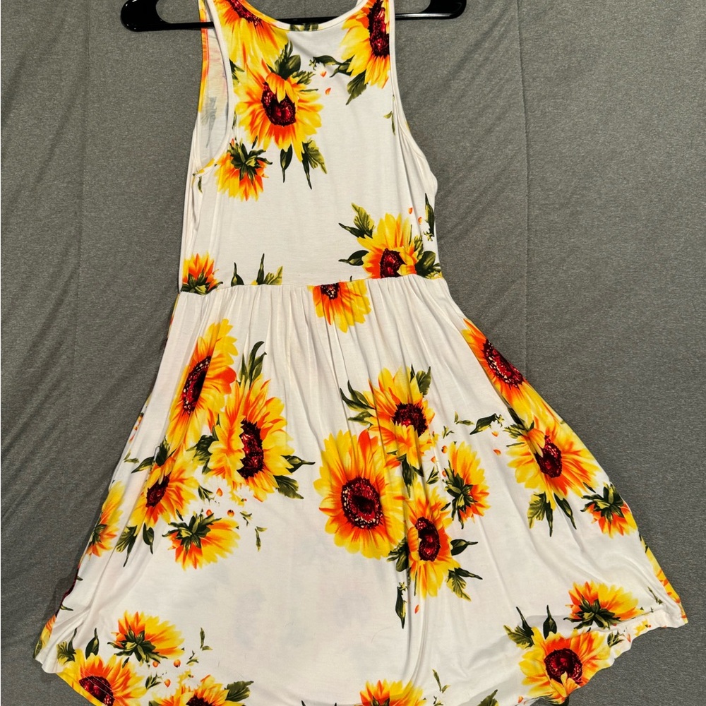 Sunflower dress with pockets